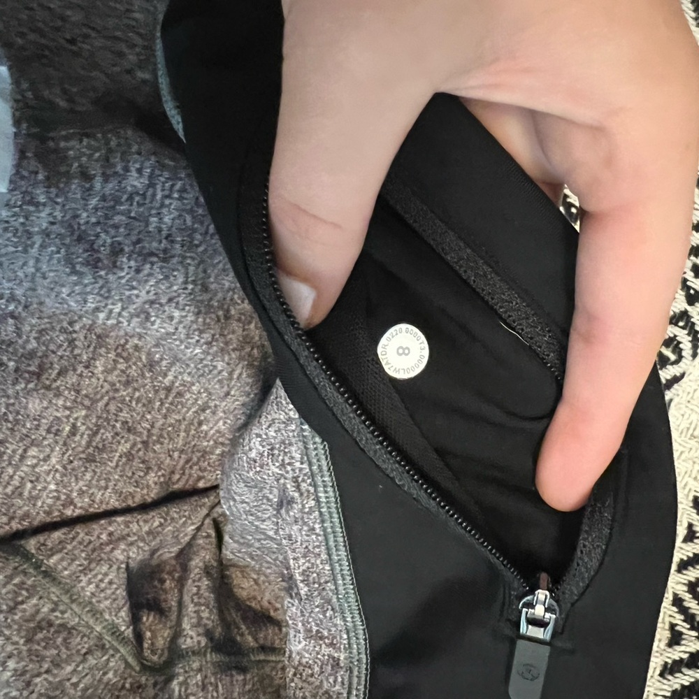 🍋 Lululemon size 8 shorts 🍋 - Picture 2 of 5